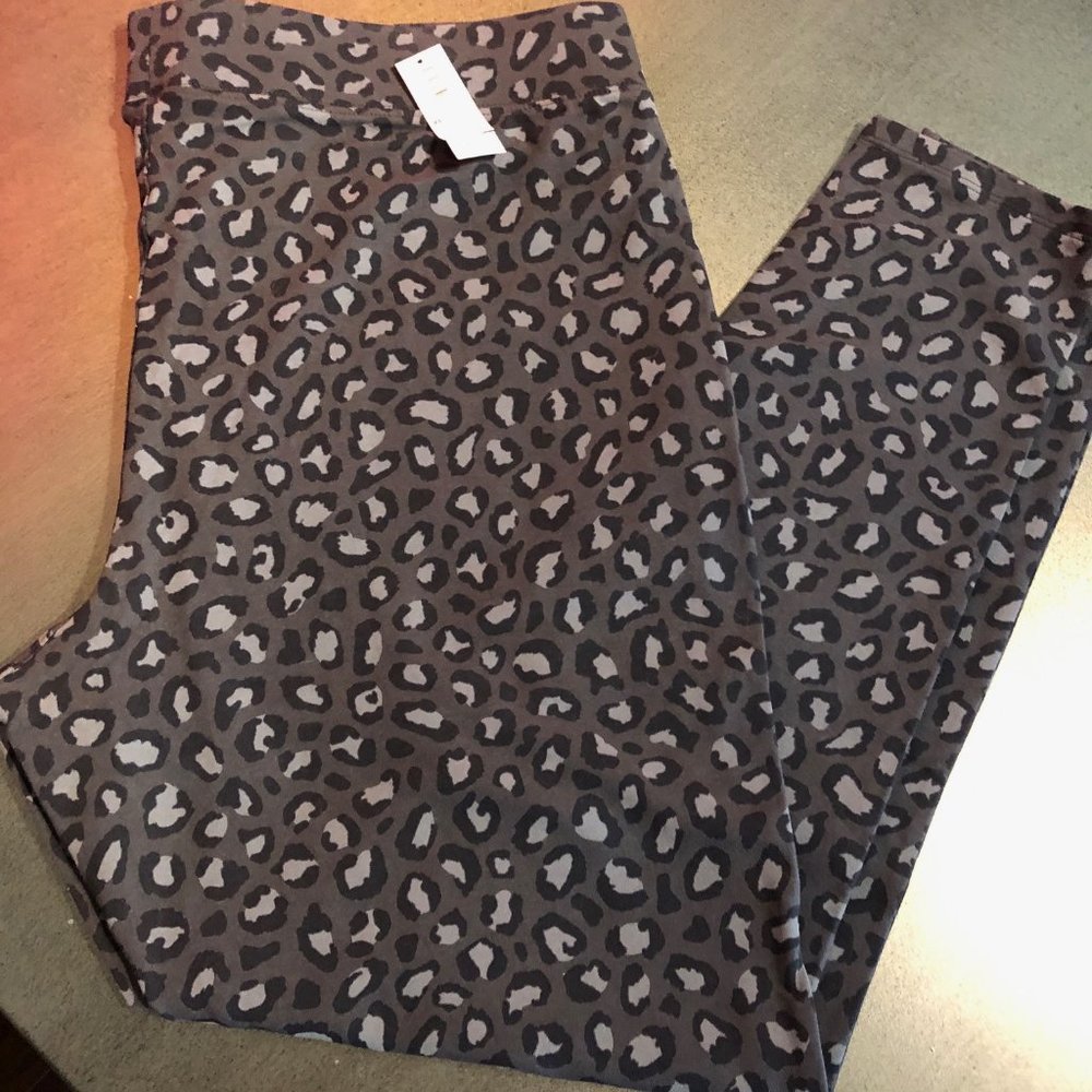 NWOT Old Navy XL Gray Animal Print Leggings
